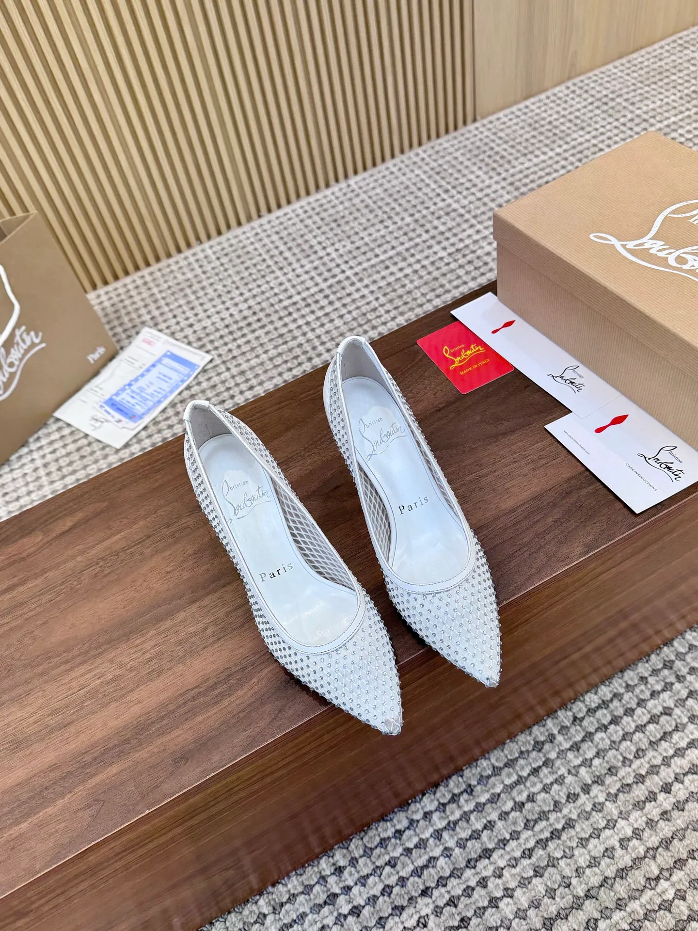 👟👟Ex-factory price 440👟👟 Genuine leather sole +40 Year-round shipment💝Christian Louboutin CL👠 Classic "💎Cow Patent Leather💎Series" noble and luxurious, real blingbling✨ Real materials, all customized by the pattern maker, and the materials are made of original customized materials, achieving the taste of the original 6 color options💍 Upper: imported 👉cow patent leather💪 lining: sheepskin foot pad/lining code number: 34-40.41.42 heel height: two options: 10.5cm and 8.5cm